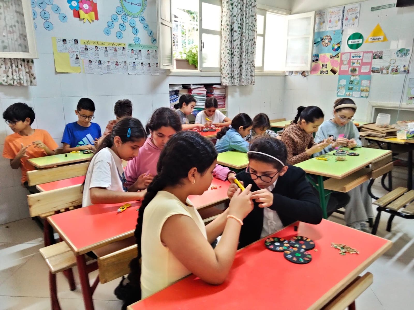 Atelier artistique en classe primaire