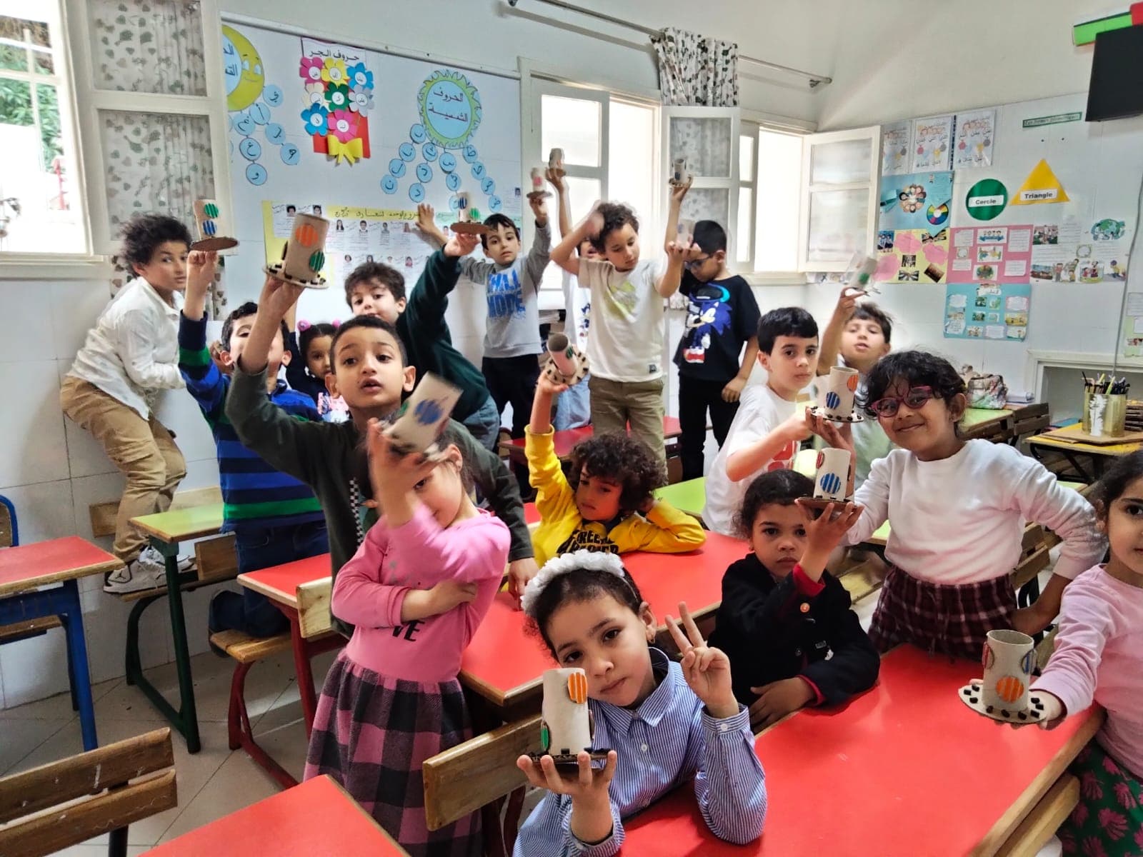 Projets créatifs en classe — fierté des élèves